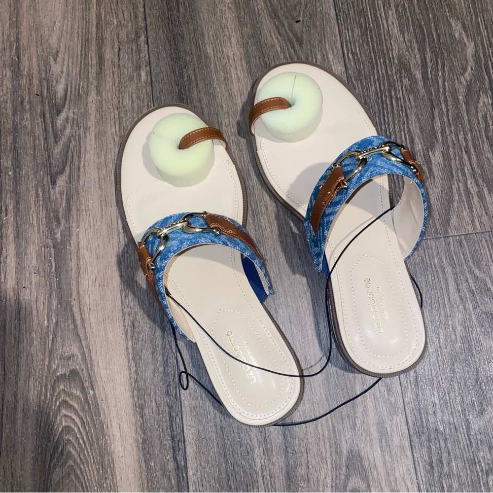 Liz Claiborne Women’s Argent Flat Sandal